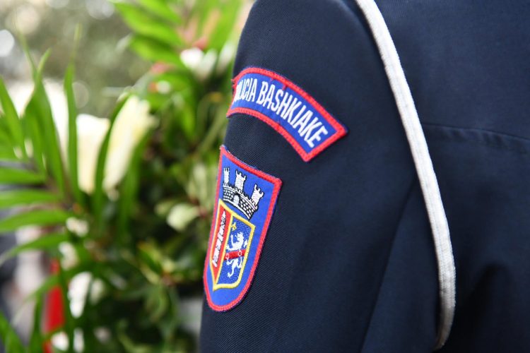 TIRANË/ Rrahje me grushta mes efektivit dhe inspektorit në Policinë Bashkiake