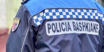 TIRANË/ Rrahje me grushta mes efektivit dhe inspektorit në Policinë Bashkiake