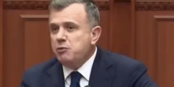 Përplasje në Kuvend, tensione në sallë pas ofendimit të Ballës ndaj Albana Vokshit