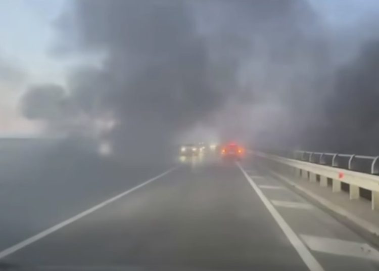 Digjen gomat, tymi i zi mbulon rrugën Milot-Lezhë, rrezik edhe për aksidente