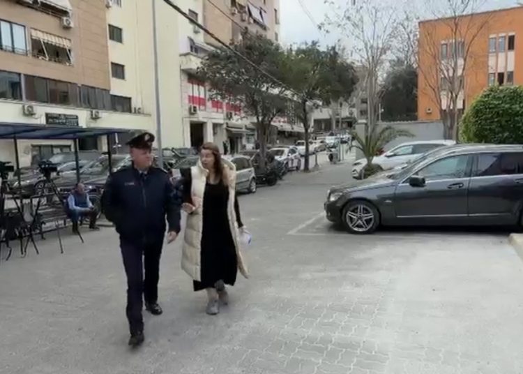 Zv.drejtoresha e AKSHI-t paraqitet në GJKKO, kërkon heqjen e masës “arrest në shtëpi”