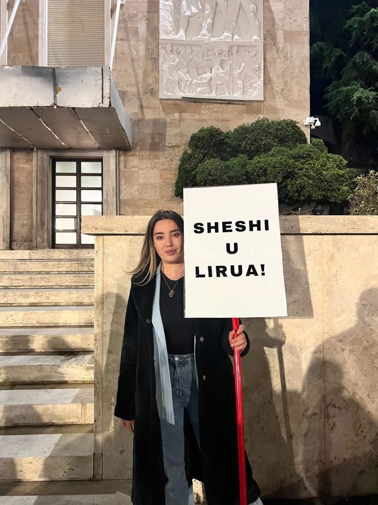 EDONA HAKLAJ/ Edi Rama o hajdut! Sheshi u lirua