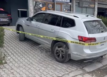 Përleshje në një servis makinash në Korçë, plagosen katër persona