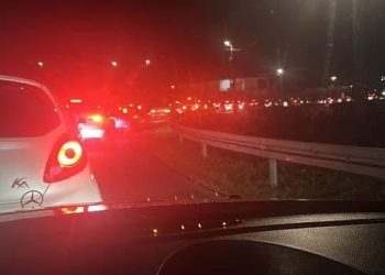 VIDEO/ Shqiptarët në radhë të gjata për naftë më të lirë në Mal të Zi