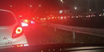 VIDEO/ Shqiptarët në radhë të gjata për naftë më të lirë në Mal të Zi