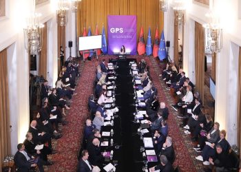 Rama justifikon vendimet e Bordit për çmimin e naftës mbi atë të kompanive