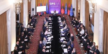 Rama justifikon vendimet e Bordit për çmimin e naftës mbi atë të kompanive