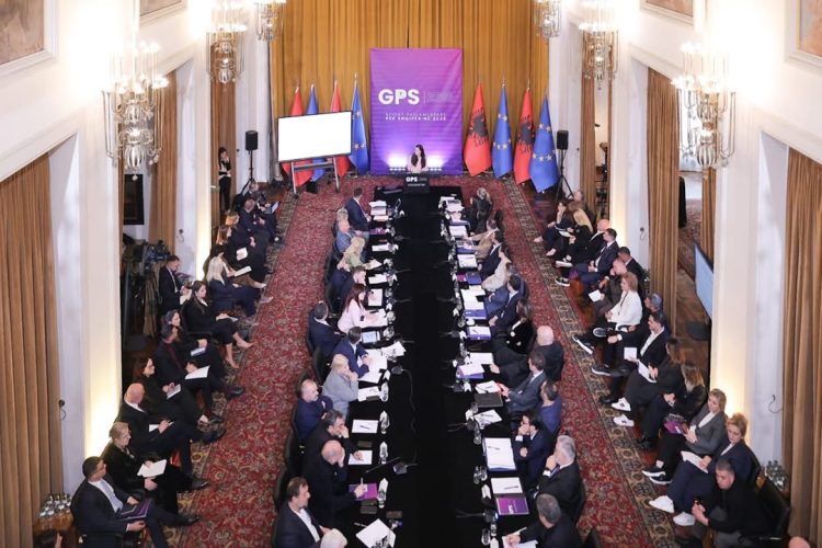 Rama justifikon vendimet e Bordit për çmimin e naftës mbi atë të kompanive