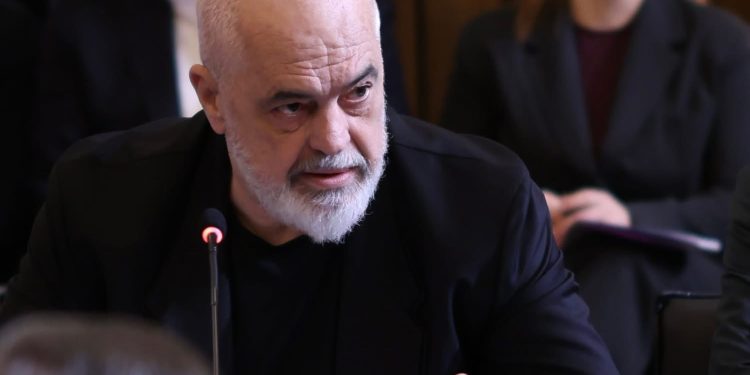 Rama justifikon vendimet e Bordit për çmimin e naftës mbi atë të kompanive