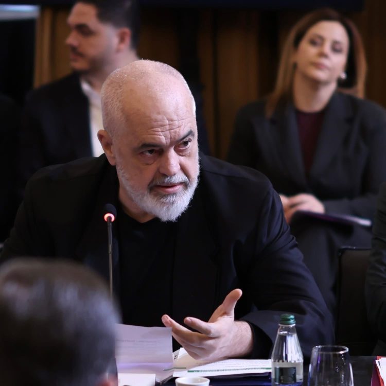 Rama justifikon vendimet e Bordit për çmimin e naftës mbi atë të kompanive