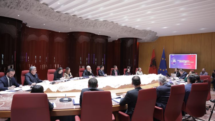 Rama mbledh kabinetin për negociatat me BE: Nuk duhet të humbasim asnjë afat