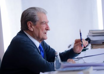 Berisha: Në dosjen Balluku nuk ekziston asnjë emër i opozitës, mos u bëni pjesë e shpifjes së Edi Ramës