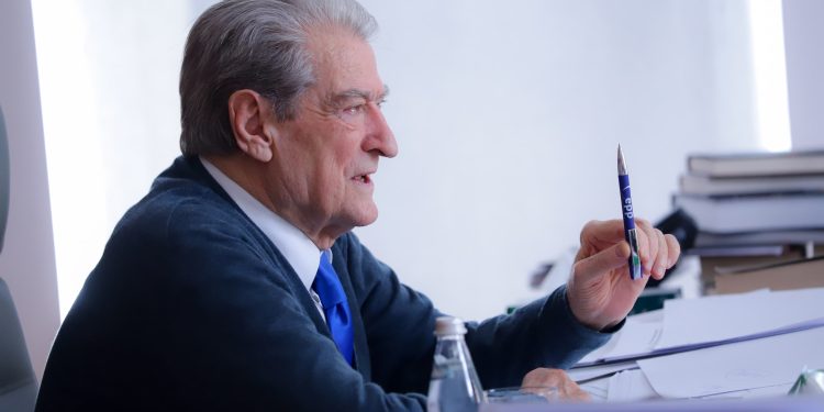 Berisha: Në dosjen Balluku nuk ekziston asnjë emër i opozitës, mos u bëni pjesë e shpifjes së Edi Ramës