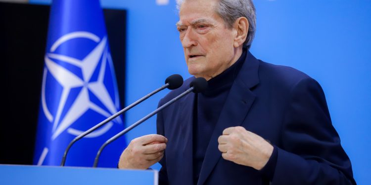 Berisha rrëfen bisedën me Salianjin para se të lirohej nga burgu: Ai mori fund që kur e birësuan politikisht