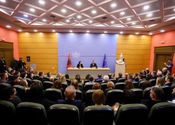 Lamallari merr detyrën e Ministrit të Punëve të Brendshme: Rikthehem në shtëpi! Përgjegjësi e madhe dhe nder i posaçëm