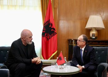 Rama tek Presidenti Begaj, çon listën e ministrave për firmë