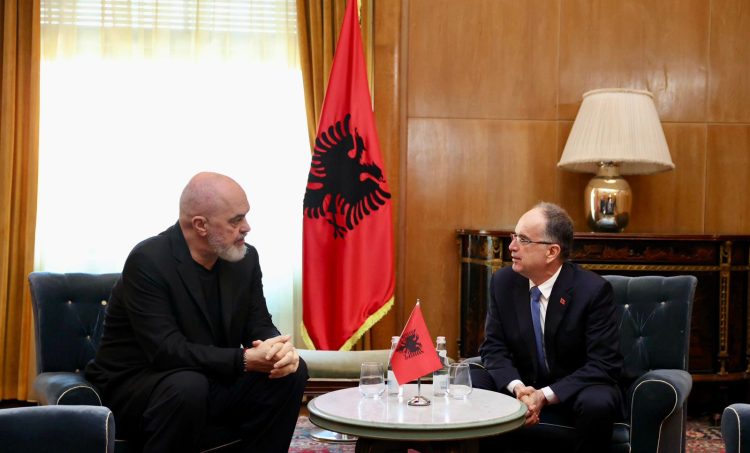 Rama tek Presidenti Begaj, çon listën e ministrave për firmë