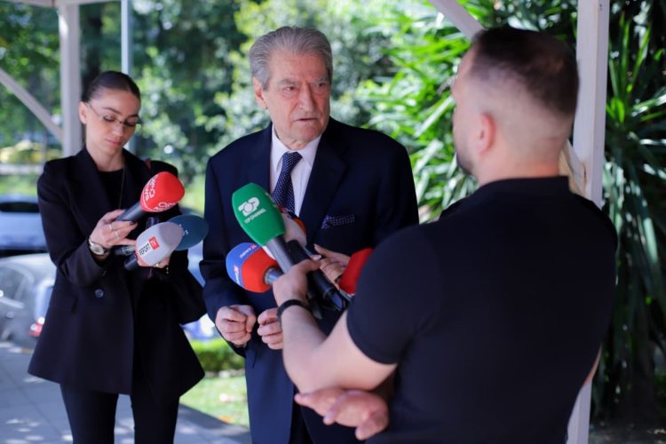 Berisha pas takimit me zyrtarin e CDU: Integrimi në BE të bazohet në merita