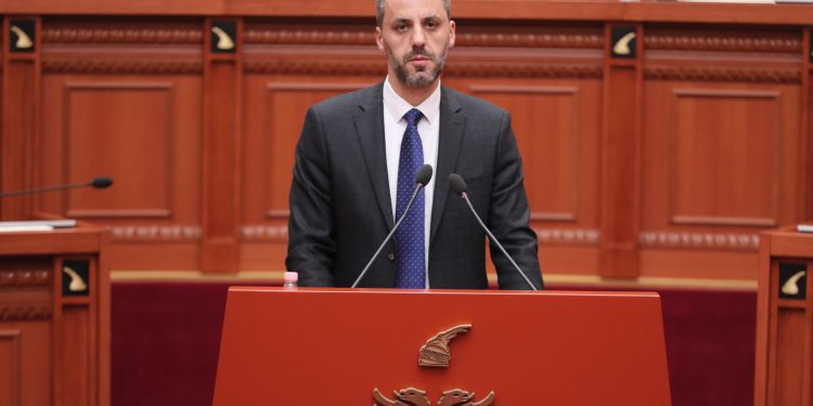 Pas alarmit të Ambasadës amerikane, Lamallari në Kuvend: S’ka informacion për rrezik real terrorizmi në vend