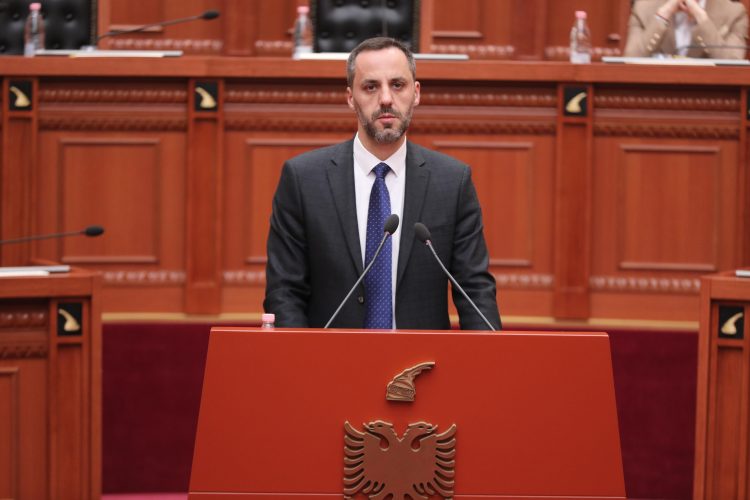 Pas alarmit të Ambasadës amerikane, Lamallari në Kuvend: S’ka informacion për rrezik real terrorizmi në vend