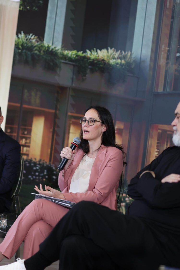 PD denoncon Delina Ibrahimajn: “200 mijë euro për ‘Delina n’Fest’, para publike për interesa familjare”
