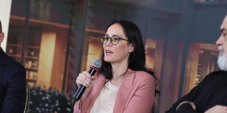 PD denoncon Delina Ibrahimajn: “200 mijë euro për ‘Delina n’Fest’, para publike për interesa familjare”