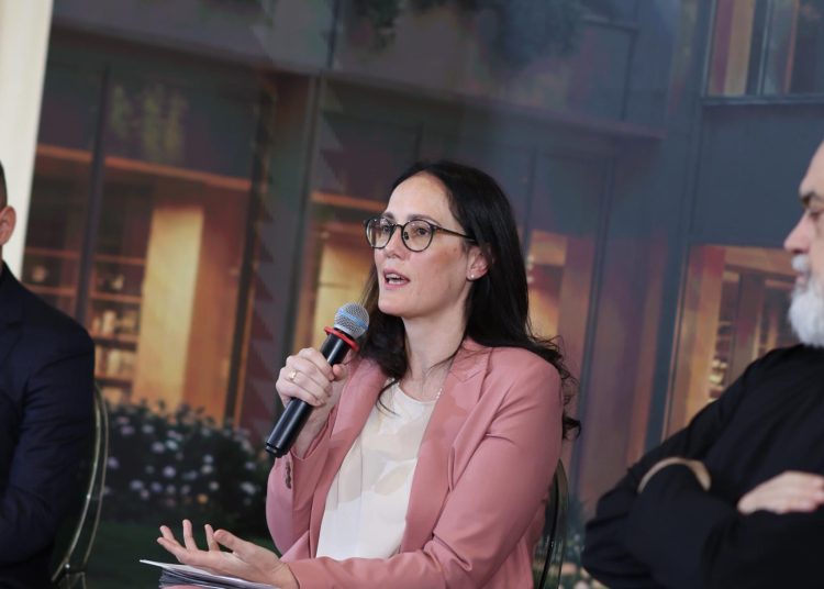 PD denoncon Delina Ibrahimajn: “200 mijë euro për ‘Delina n’Fest’, para publike për interesa familjare”