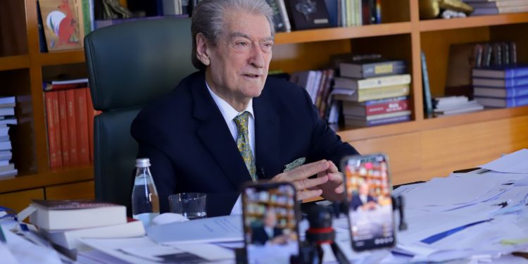 Berisha: Spiropalin e hoqi Balluku,nuk mbrojti aferën në takimet ndërkombëtare