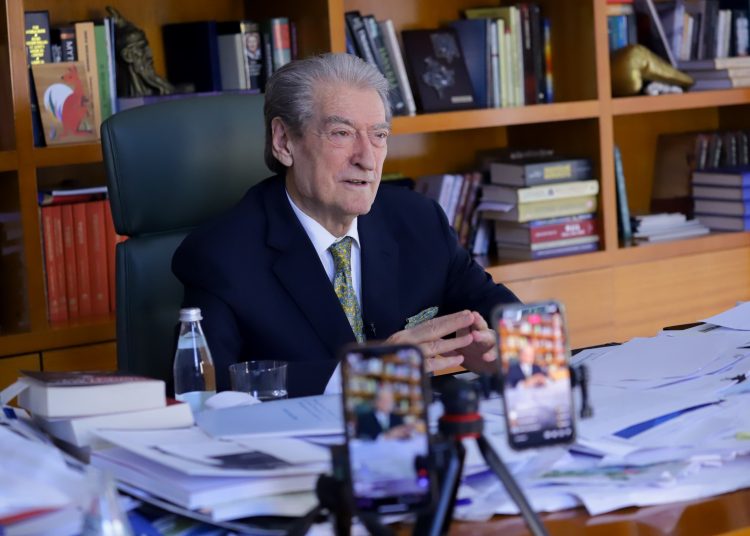 Berisha: Spiropalin e hoqi Balluku,nuk mbrojti aferën në takimet ndërkombëtare