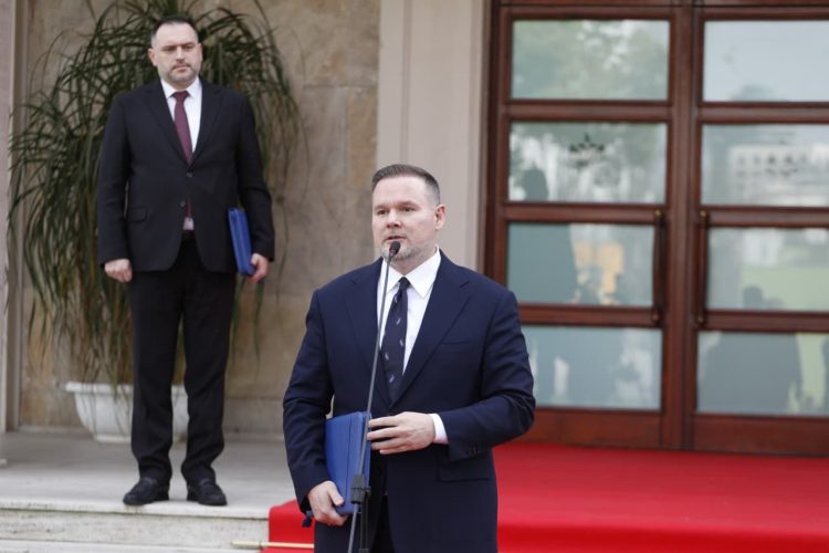 Qeveria, dy vendime që i hapin rrugë prodhimit të dronëve luftarakë dhe mjeteve lundruese