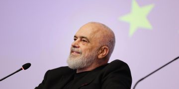 9 vende bllokuan Shqipërinë, si justifikohet para socialistëve Edi Rama