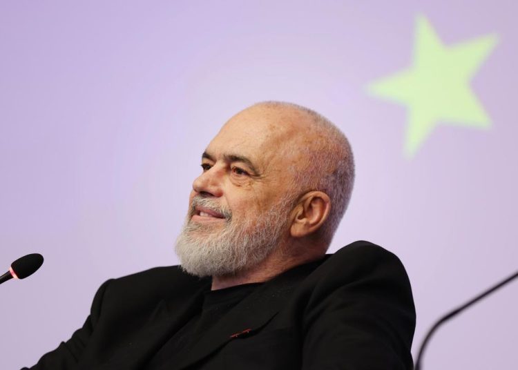 9 vende bllokuan Shqipërinë, si justifikohet para socialistëve Edi Rama