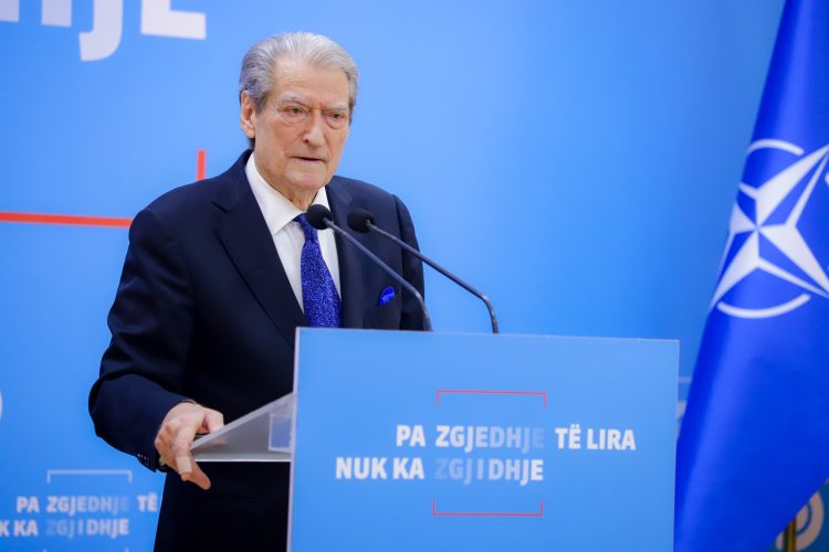 “Rama mashtroi pensionistët për bonuset, po goditen nga rritja stratosferike e çmimeve