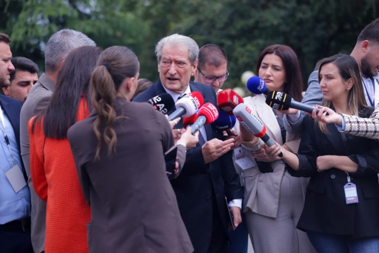 Berisha për thirrjen e Ramës në GJKKO: E ftoj të bëhet burrë dhe të kërkojë seancë të hapur për mediat