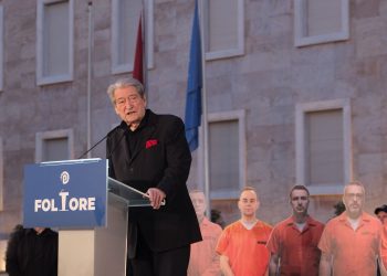 Berisha: Rama sulmoi protestuesit paqësorë njësoj si Asadi në Siri! Kurrë në Europë nuk janë parë pamje të tilla