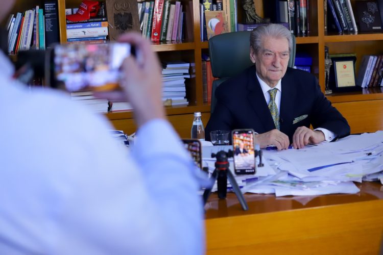 Berisha për akuzat se është në marrëveshje me Ramën: Pse Rama sponsorizon këtë propogandë