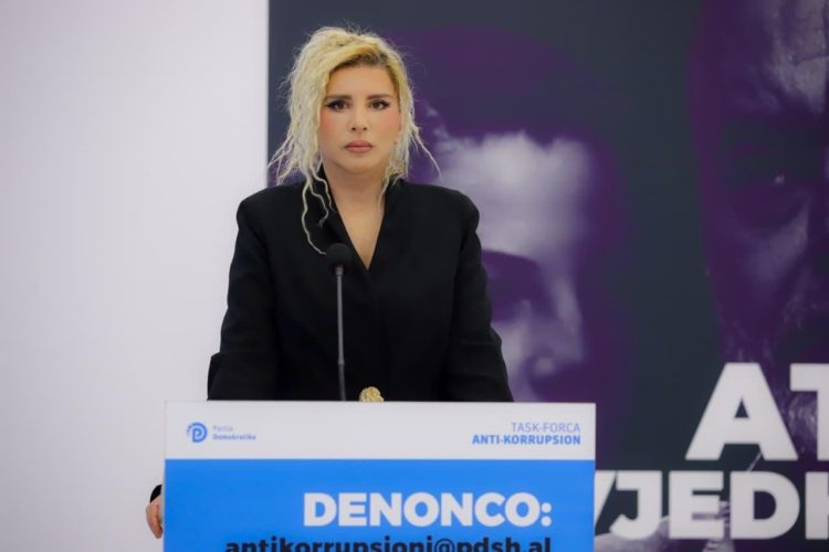 PD denoncon Delina Ibrahimajn: “200 mijë euro për ‘Delina n’Fest’, para publike për interesa familjare”