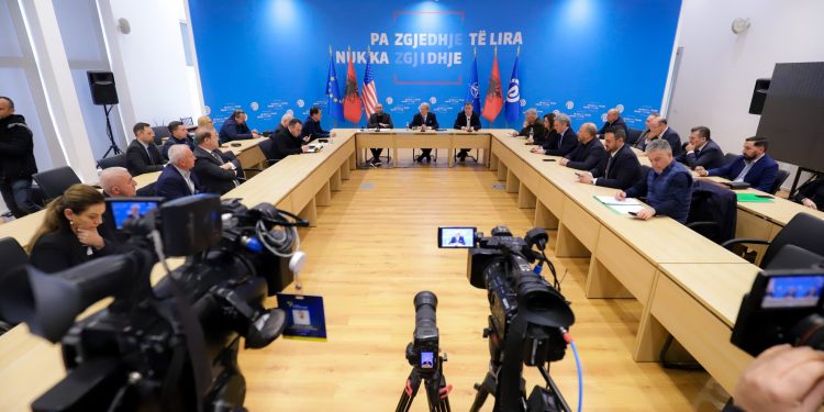 PD letër zyrtare Ambasadave në Tiranë: Monitoroni procesin në Gjykatën e Lartë, po synohet lirimi nga burgu i zyrtarëve të korruptuar