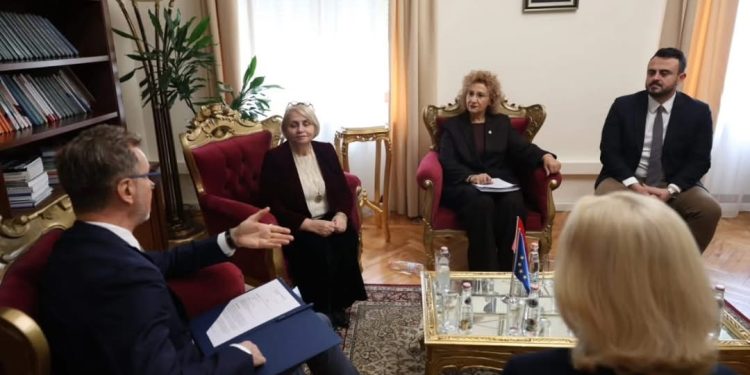 Xhaferri takim me ambasadorin e BE në Tiranë: Opozita po pengohet në Parlament