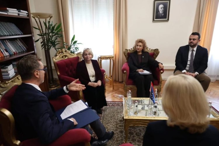 Xhaferri takim me ambasadorin e BE në Tiranë: Opozita po pengohet në Parlament