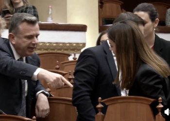 Elda Hoti sulmon Ballën: I paburrë, fshihesh pas grave, kërcënimet e tua nuk trembin askënd