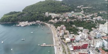 Himarë/ 35-vjeçari mban peng prindërit dhe i kërcënon me thikë, policia ndërhyn dhe shmang tragjedinë