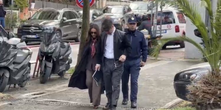 Debate në GJKKO mes Ndrecës dhe Dados. Ish deputetja Bushka dhe biznesmeni Abule kërkojnë ndarjen e çështjes