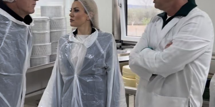 AKU bllokon 4 ton produkte të paetiketuara të ‘Merja’ në një magazinë në Shkozë