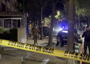 Shpërthim i fuqishëm në Lezhë, dëmtohen biznese dhe automjete