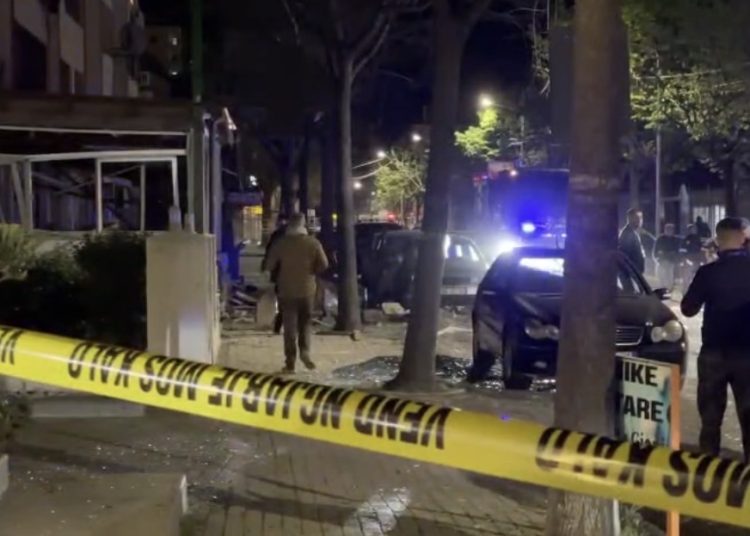 Shpërthim i fuqishëm në Lezhë, dëmtohen biznese dhe automjete