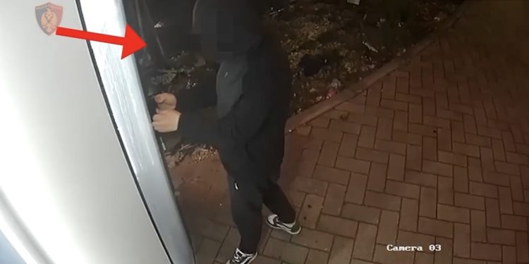 Theu “arrestin në shtëpi” dhe kreu disa vjedhje, arrestohet 26-vjeçari në Tiranë