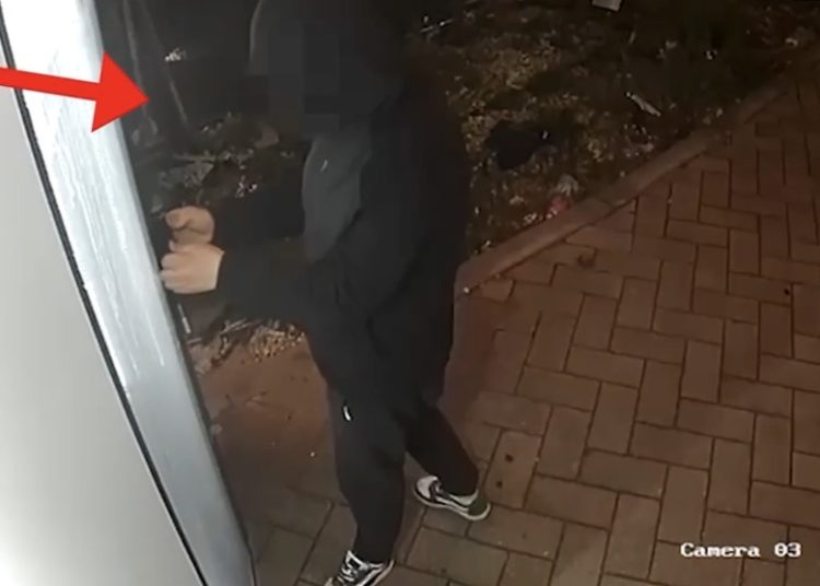 Theu “arrestin në shtëpi” dhe kreu disa vjedhje, arrestohet 26-vjeçari në Tiranë