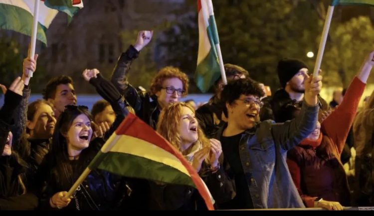 Magyar shpall fitoren historike në Hungari, drejt një shumice kushtetuese. Fundi i epokës Orban