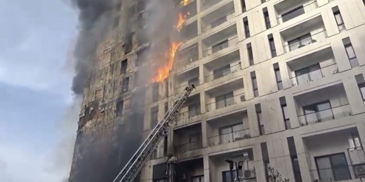 Zjarri në pallatin në Tiranë, ekspertët zbardhin shkaqet dhe kërkojnë hetim të thelluar